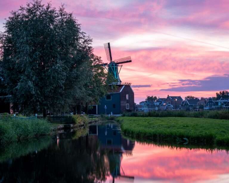 Zaanse Schans pink sunset